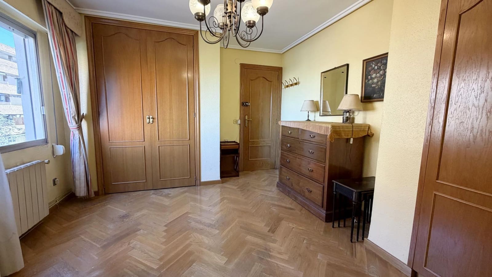 4 bedroom Flat for sale in Valencia city with garage - € 569,000 (Ref: 9605074)