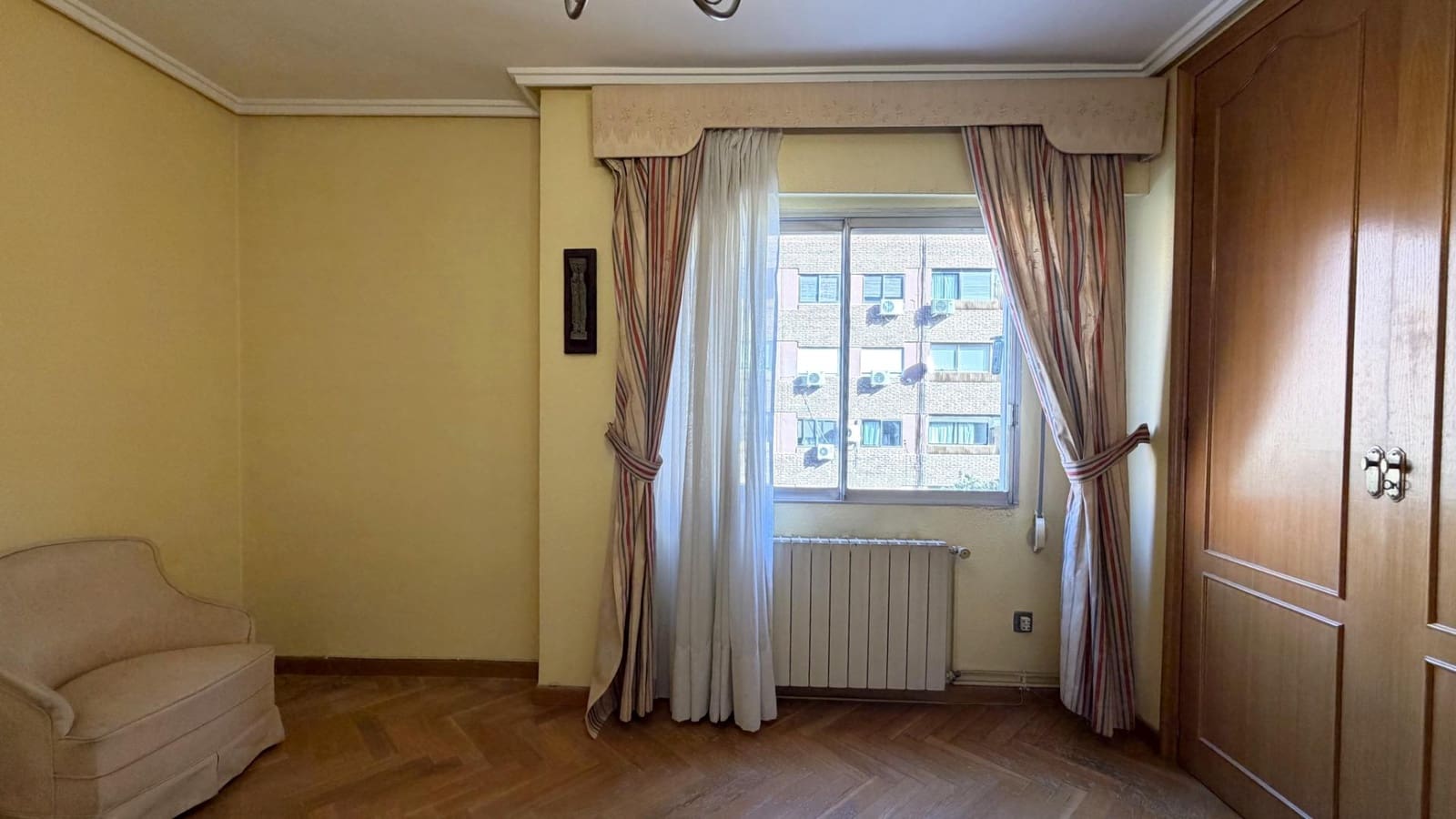 4 bedroom Flat for sale in Valencia city with garage - € 569,000 (Ref: 9605074)