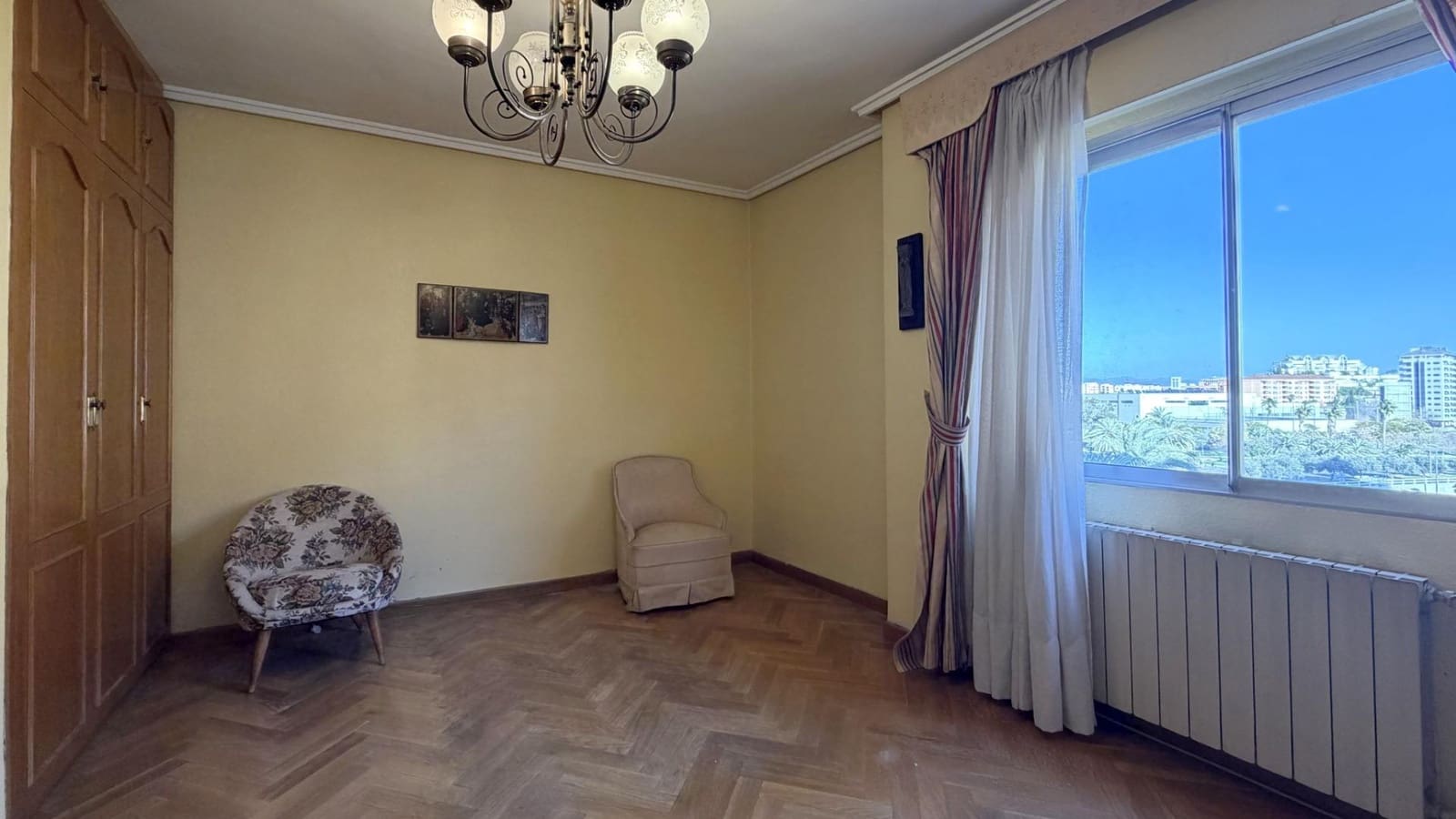 4 bedroom Flat for sale in Valencia city with garage - € 569,000 (Ref: 9605074)