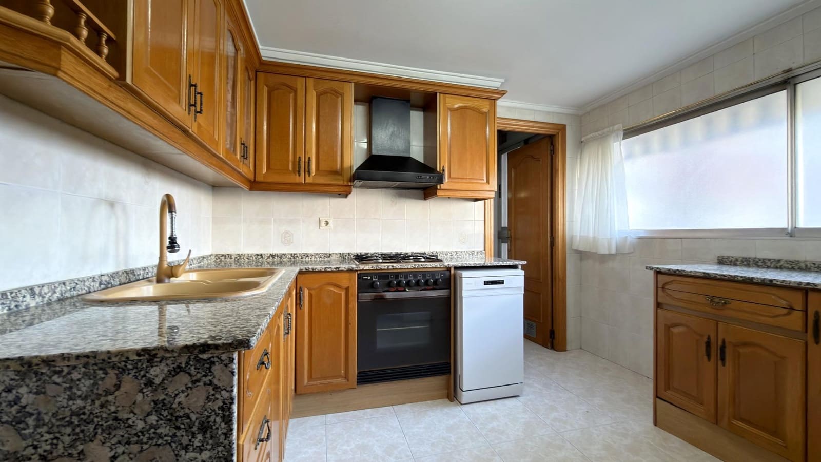 4 bedroom Flat for sale in Valencia city with garage - € 569,000 (Ref: 9605074)