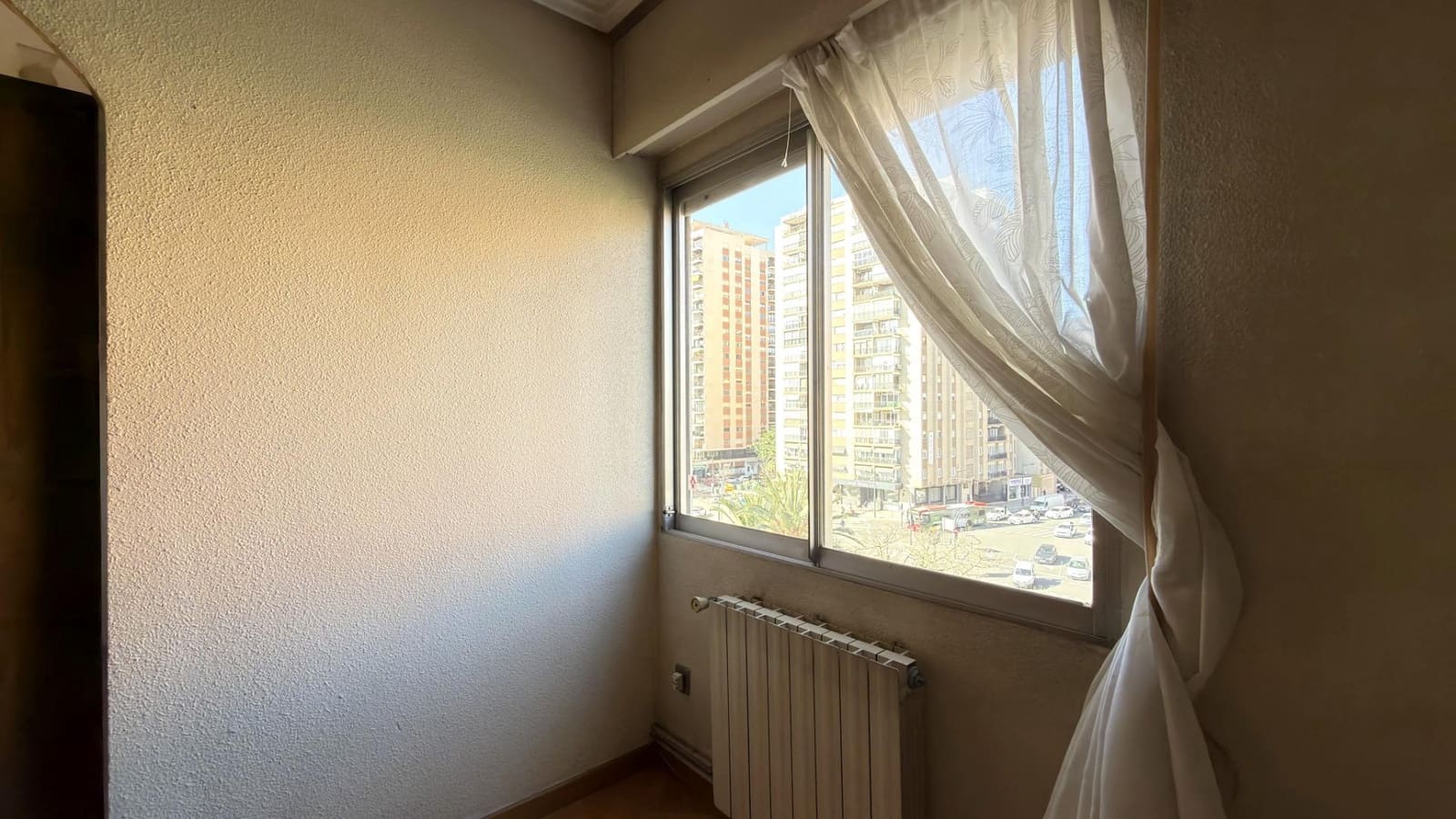 4 bedroom Flat for sale in Valencia city with garage - € 569,000 (Ref: 9605074)