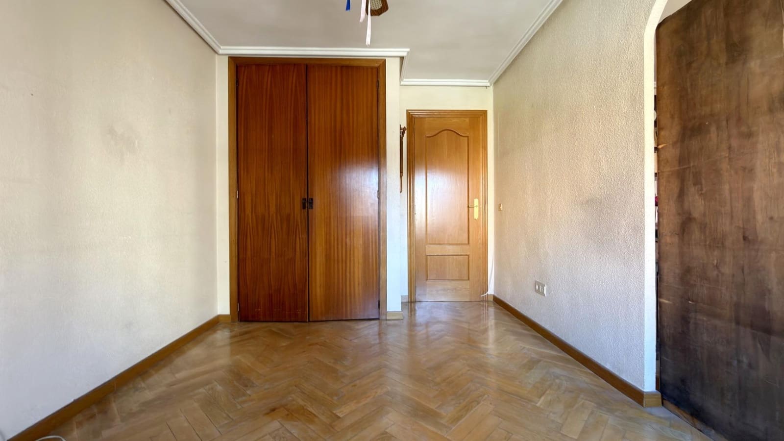 4 bedroom Flat for sale in Valencia city with garage - € 569,000 (Ref: 9605074)