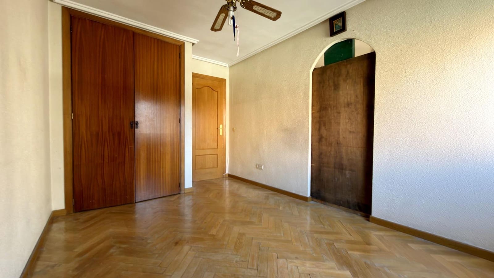 4 bedroom Flat for sale in Valencia city with garage - € 569,000 (Ref: 9605074)