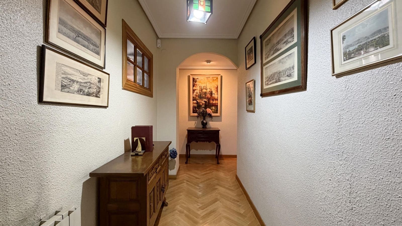 4 bedroom Flat for sale in Valencia city with garage - € 569,000 (Ref: 9605074)