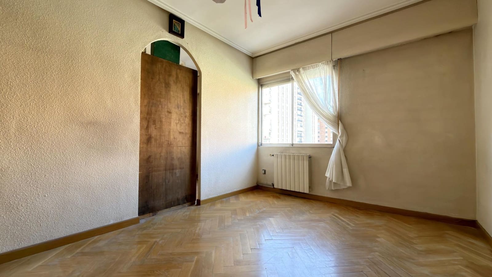 4 bedroom Flat for sale in Valencia city with garage - € 569,000 (Ref: 9605074)