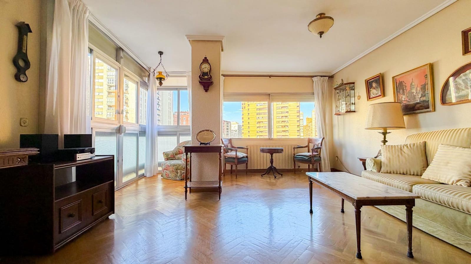 Piso de 4 habitaciones en València ciudad en venta con garaje - 569.000 € (Ref: 9605074)