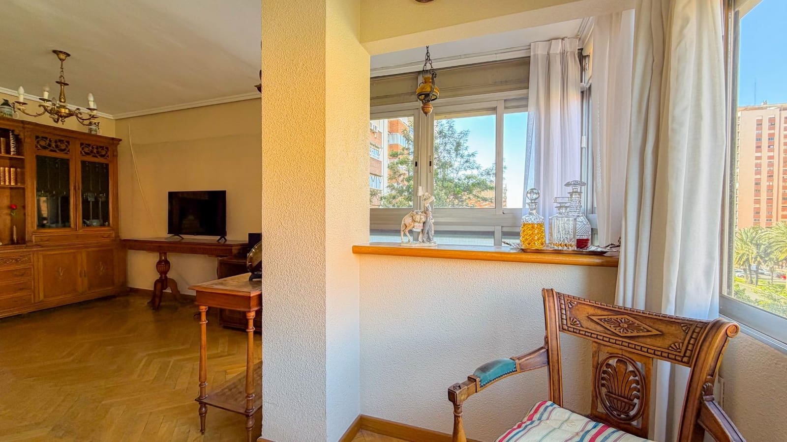 Piso de 4 habitaciones en València ciudad en venta con garaje - 569.000 € (Ref: 9605074)