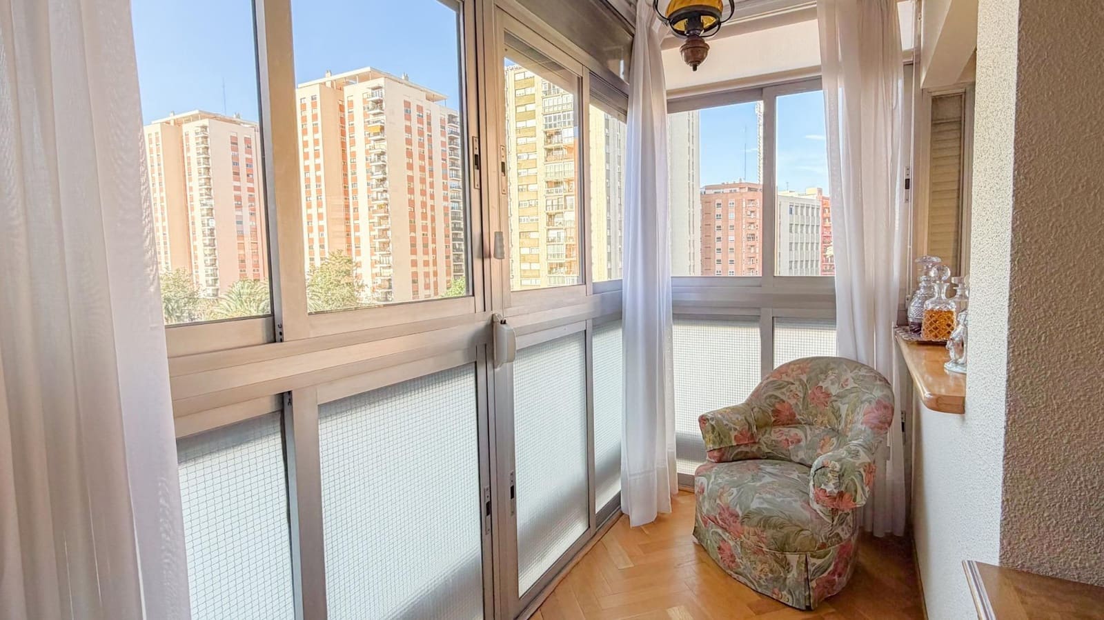 Piso de 4 habitaciones en València ciudad en venta con garaje - 569.000 € (Ref: 9605074)