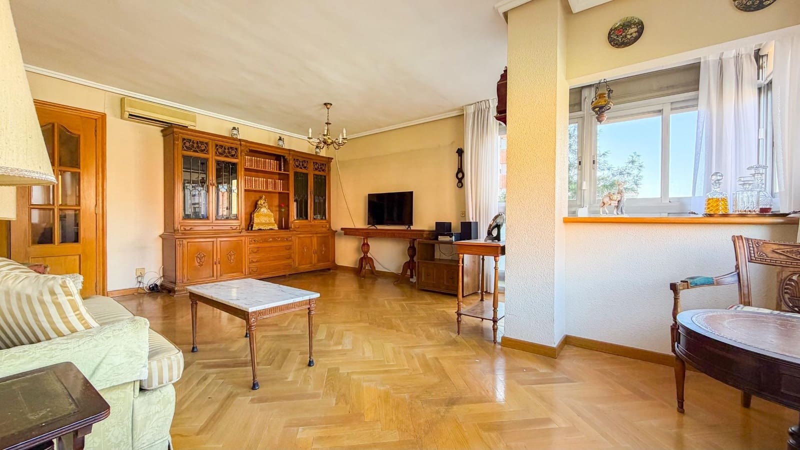 Piso de 4 habitaciones en València ciudad en venta con garaje - 569.000 € (Ref: 9605074)