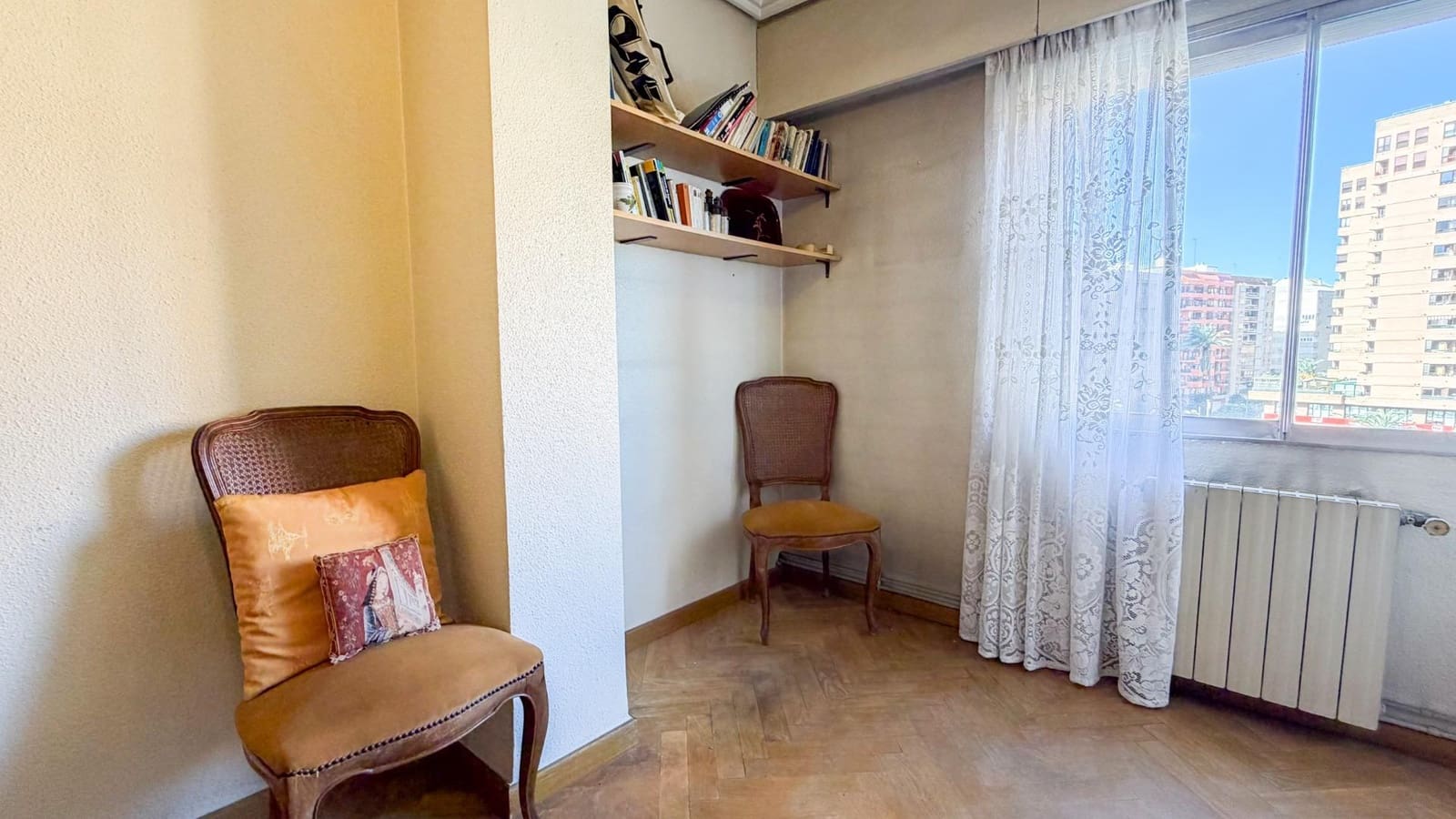 Piso de 4 habitaciones en València ciudad en venta con garaje - 569.000 € (Ref: 9605074)