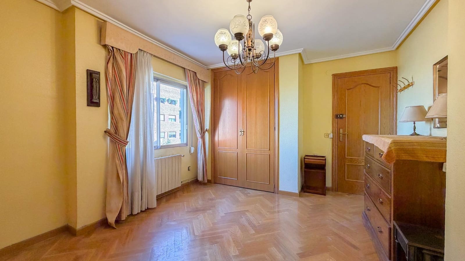 Piso de 4 habitaciones en València ciudad en venta con garaje - 569.000 € (Ref: 9605074)