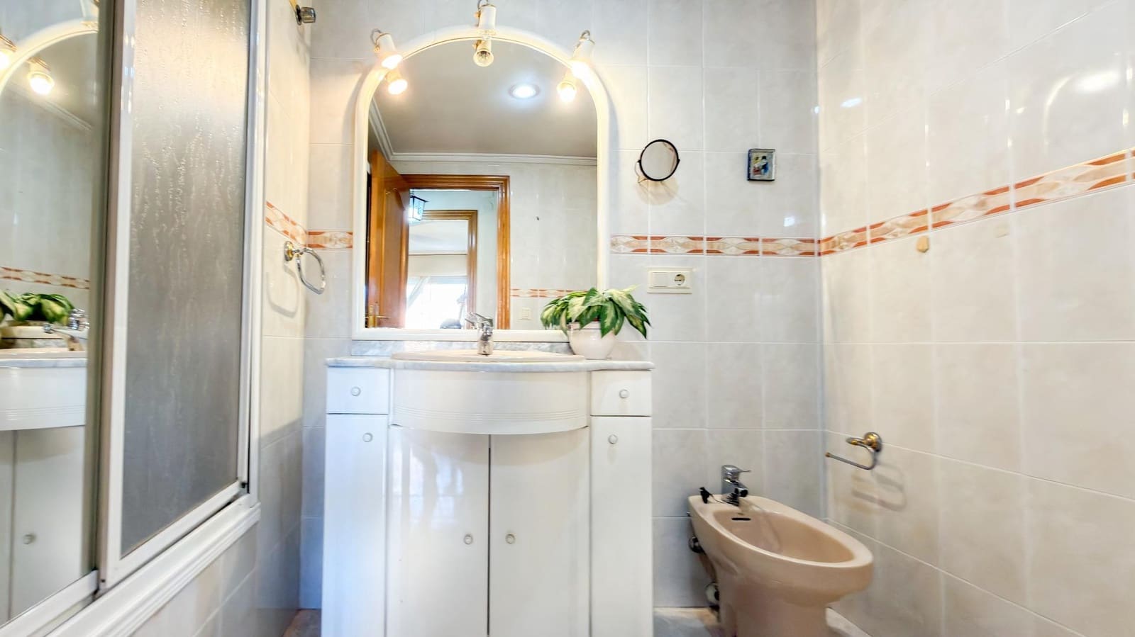 Piso de 4 habitaciones en València ciudad en venta con garaje - 569.000 € (Ref: 9605074)