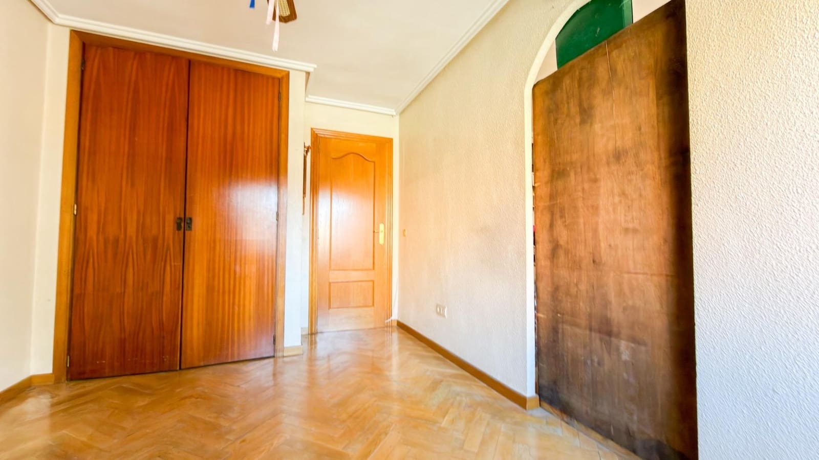 Piso de 4 habitaciones en València ciudad en venta con garaje - 569.000 € (Ref: 9605074)