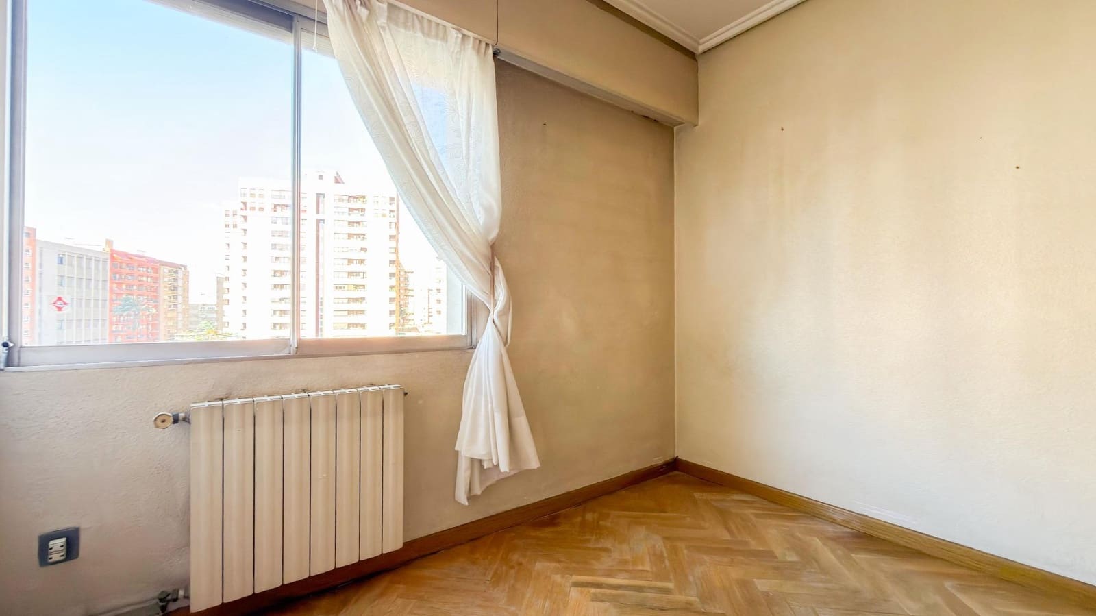 Piso de 4 habitaciones en València ciudad en venta con garaje - 569.000 € (Ref: 9605074)