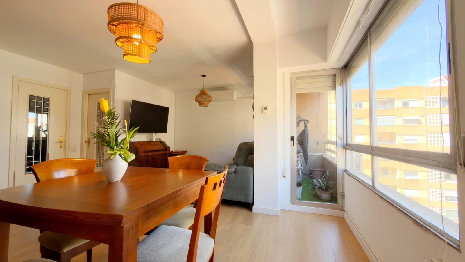 3 bedroom Flat for sale in Valencia city with garage - € 399,000 (Ref: 9752128)