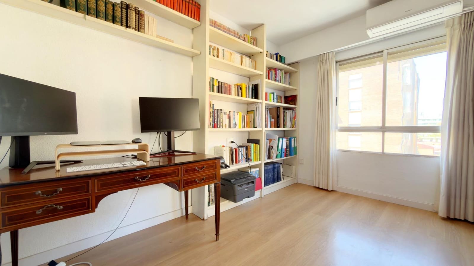 3 bedroom Flat for sale in Valencia city with garage - € 399,000 (Ref: 9752128)