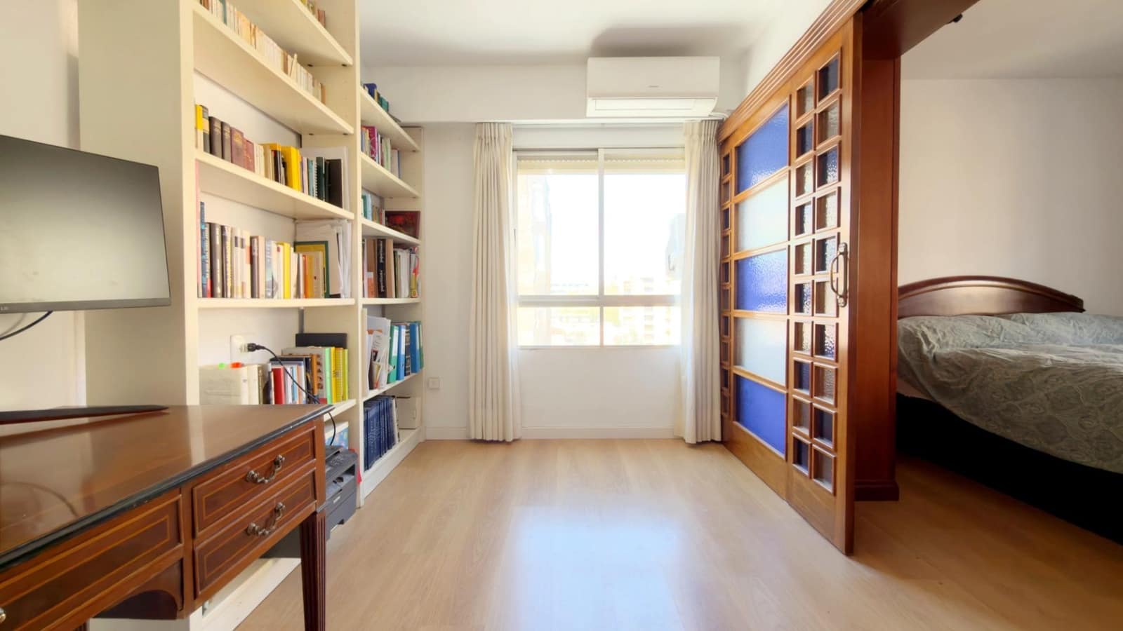 3 bedroom Flat for sale in Valencia city with garage - € 399,000 (Ref: 9752128)