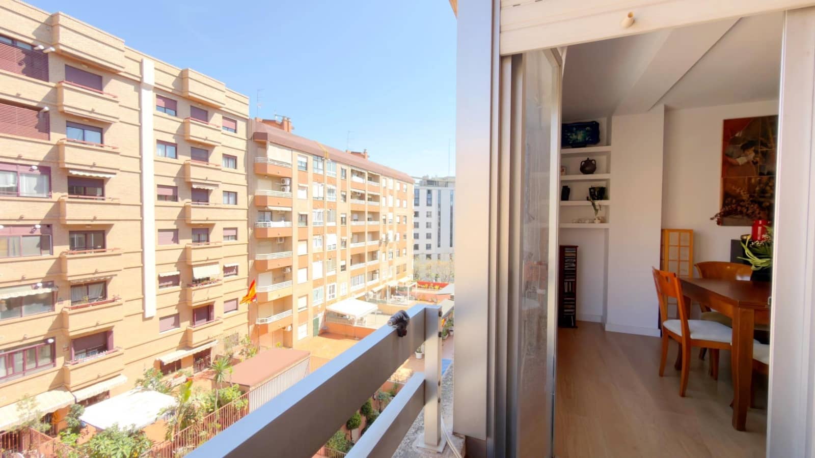 3 bedroom Flat for sale in Valencia city with garage - € 399,000 (Ref: 9752128)