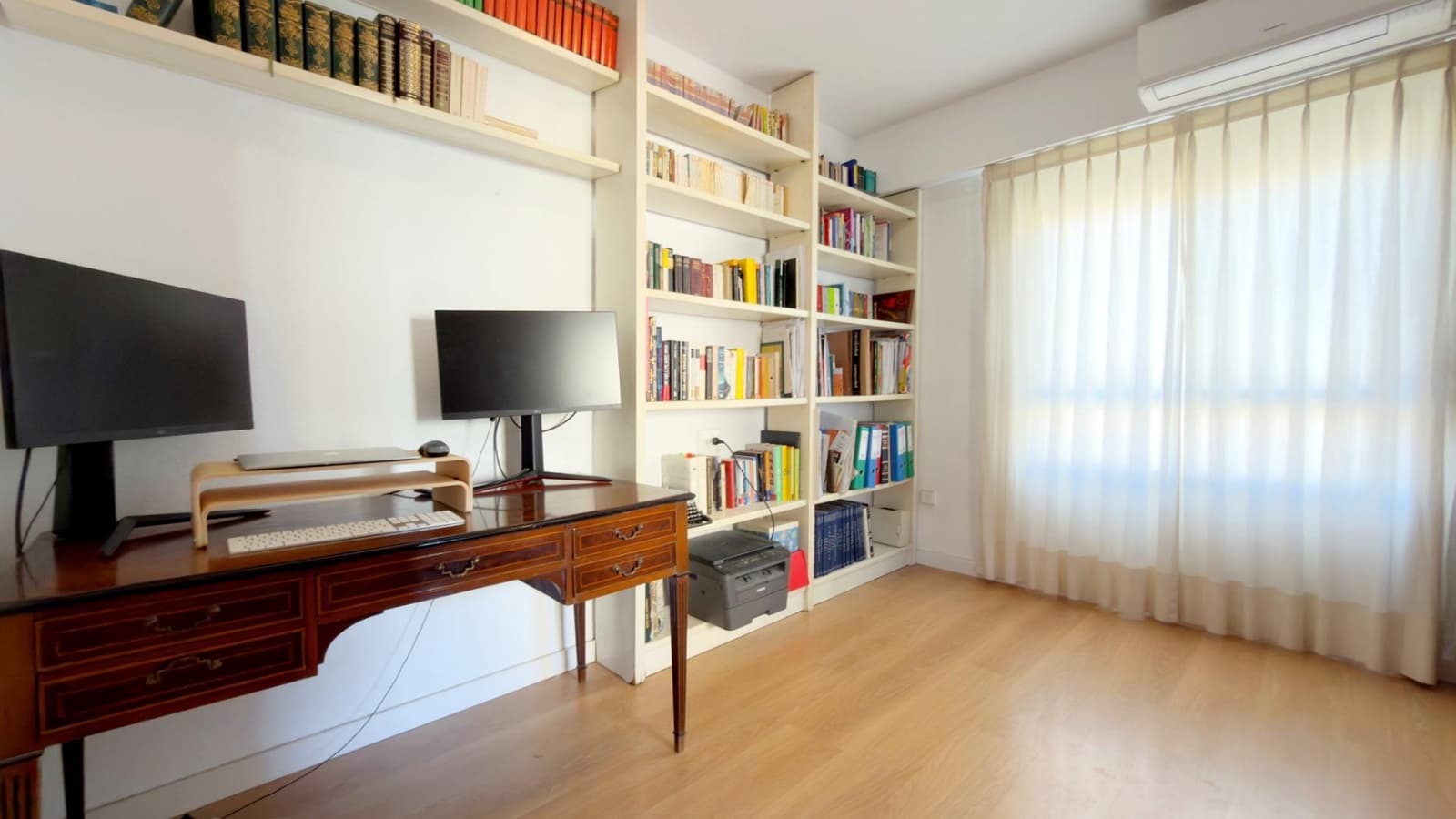 3 bedroom Flat for sale in Valencia city with garage - € 399,000 (Ref: 9752128)