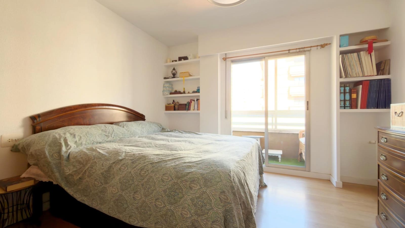 3 bedroom Flat for sale in Valencia city with garage - € 399,000 (Ref: 9752128)