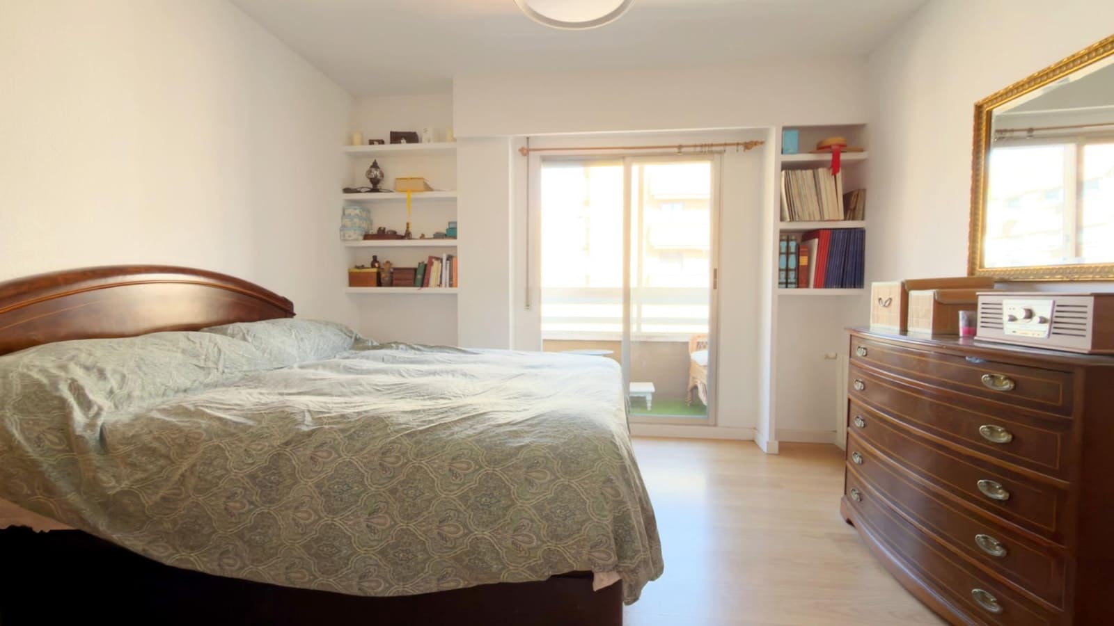 3 bedroom Flat for sale in Valencia city with garage - € 399,000 (Ref: 9752128)