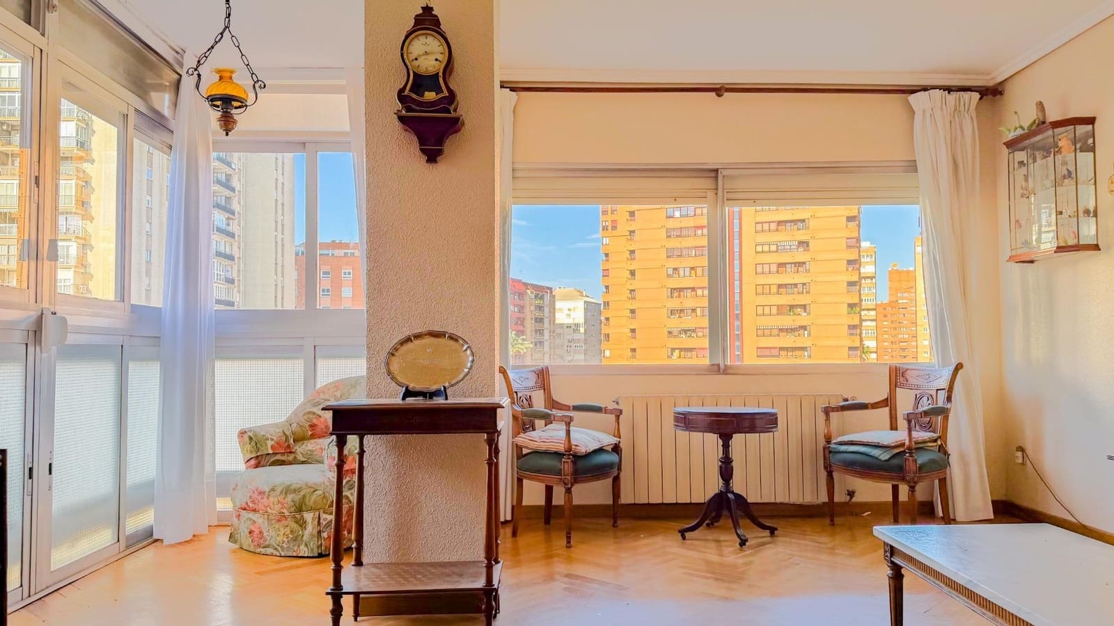 4 Zimmer Wohnung zu verkaufen in Valencia Stadt mit Garage - 527.000 € (Ref: 9806555)