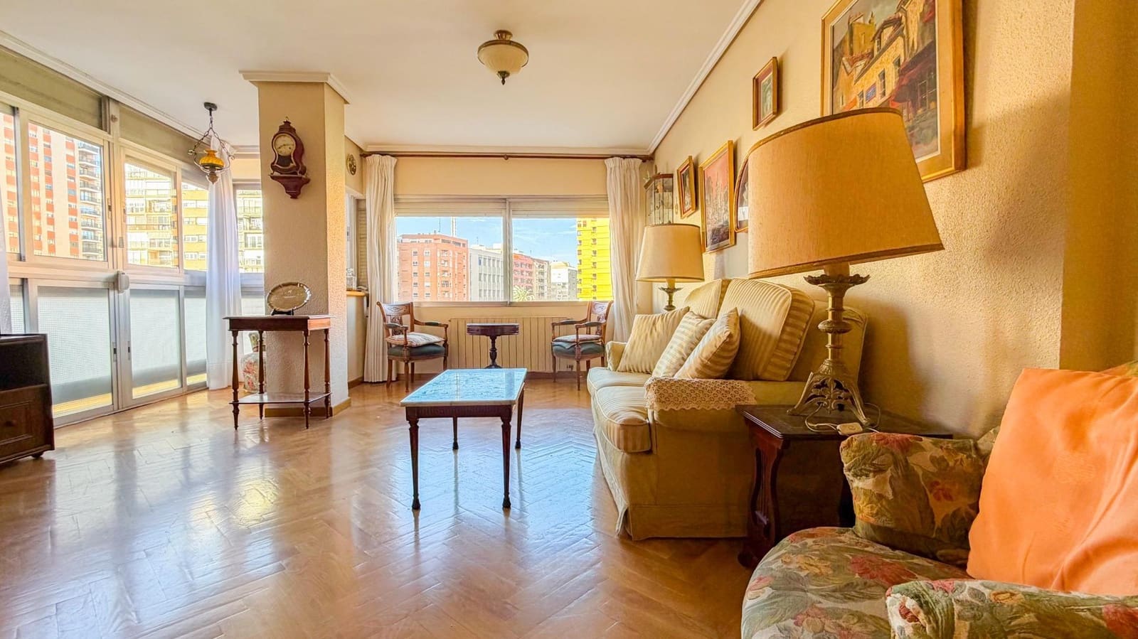 4 Zimmer Wohnung zu verkaufen in Valencia Stadt mit Garage - 527.000 € (Ref: 9806555)