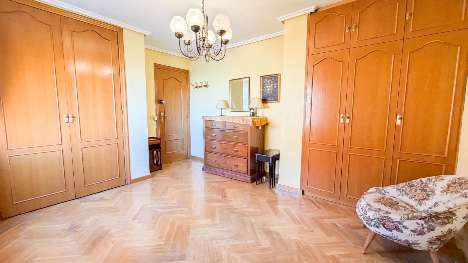 4 Zimmer Wohnung zu verkaufen in Valencia Stadt mit Garage - 527.000 € (Ref: 9806555)