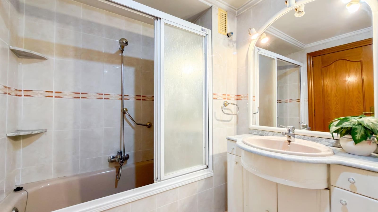 4 Zimmer Wohnung zu verkaufen in Valencia Stadt mit Garage - 527.000 € (Ref: 9806555)