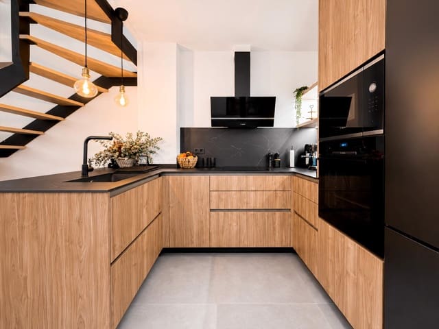 3 bedroom Townhouse for rent in Massamagrell - € 2,000 (Ref: 9884919)