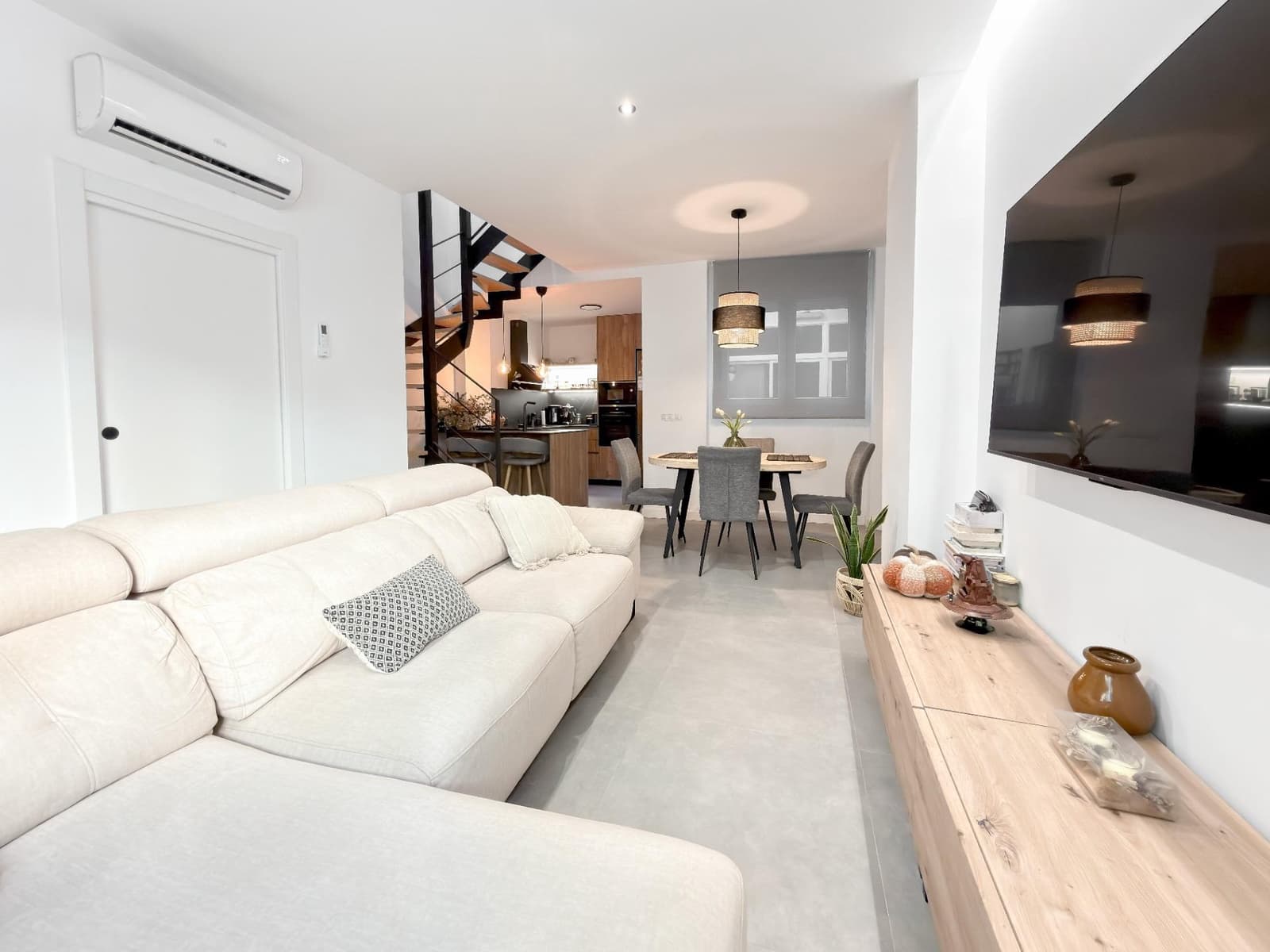 3 bedroom Townhouse for rent in Massamagrell - € 2,000 (Ref: 9884919)