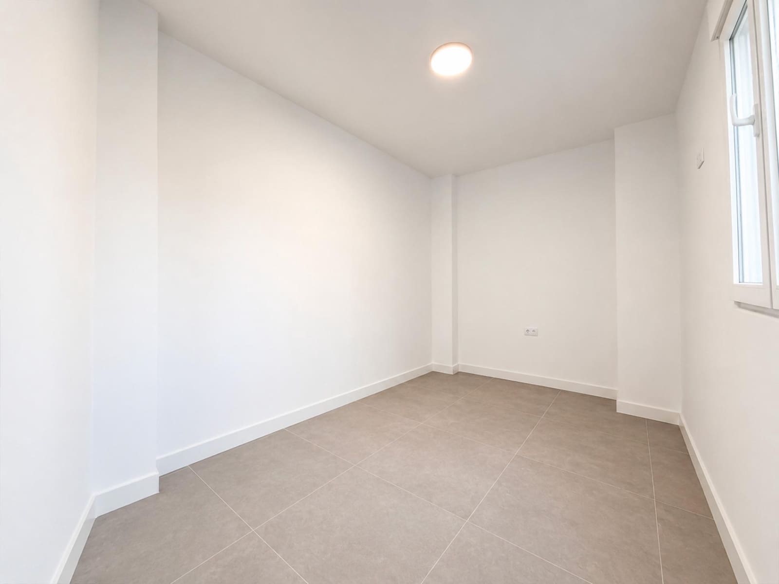 3 bedroom Townhouse for rent in Massamagrell - € 2,000 (Ref: 9884919)