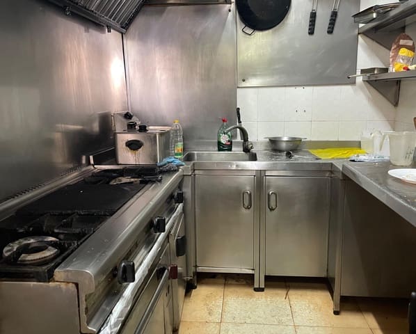 Kaupallinen myytävänä paikassa Torrefiel, Valencia kaupunki - 160 000 € (Ref: 9915924)