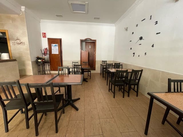 Kaupallinen myytävänä paikassa Torrefiel, Valencia kaupunki - 160 000 € (Ref: 9915924)