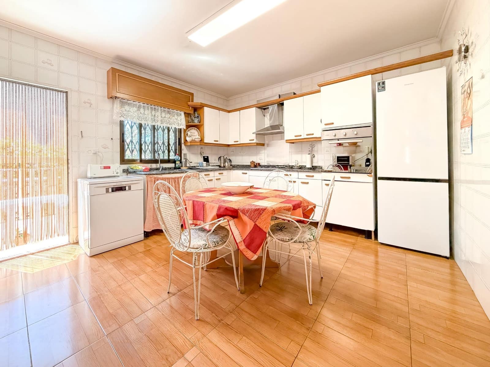 Chalet de 4 habitaciones en L'Eliana en venta con piscina garaje - 670.000 € (Ref: 9927515)