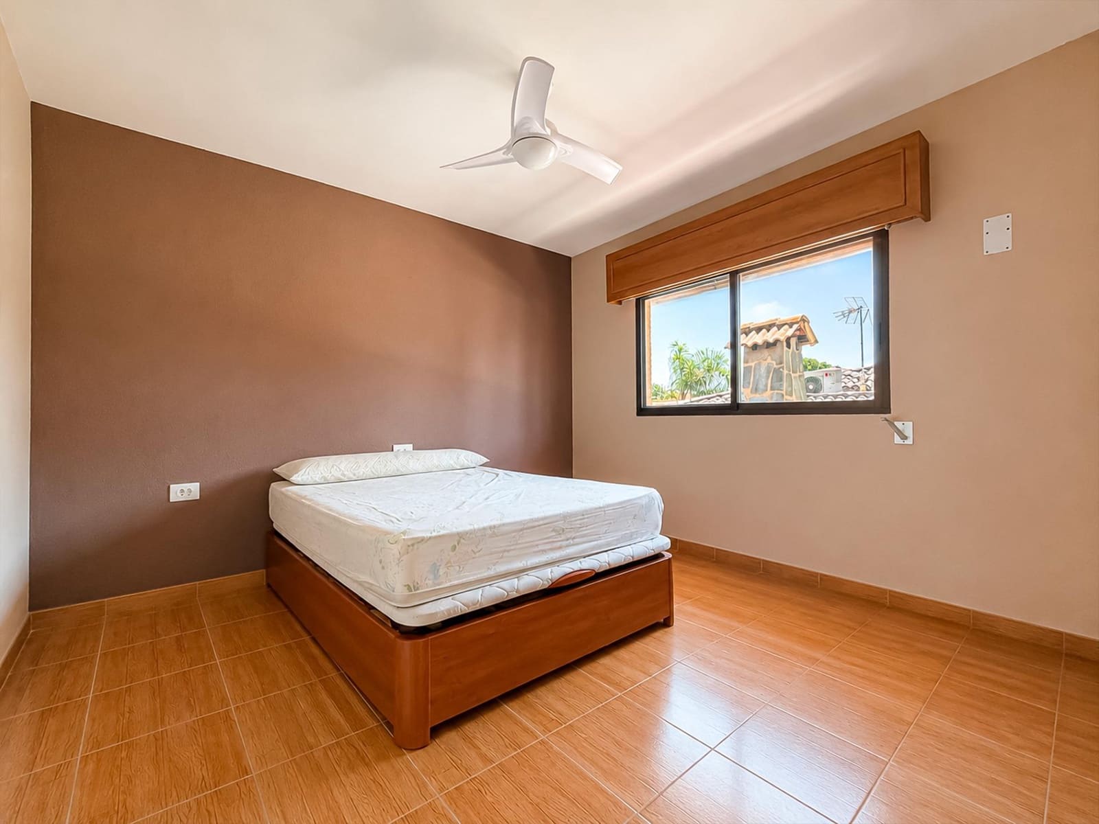 Chalet de 4 habitaciones en L'Eliana en venta con piscina garaje - 670.000 € (Ref: 9927515)