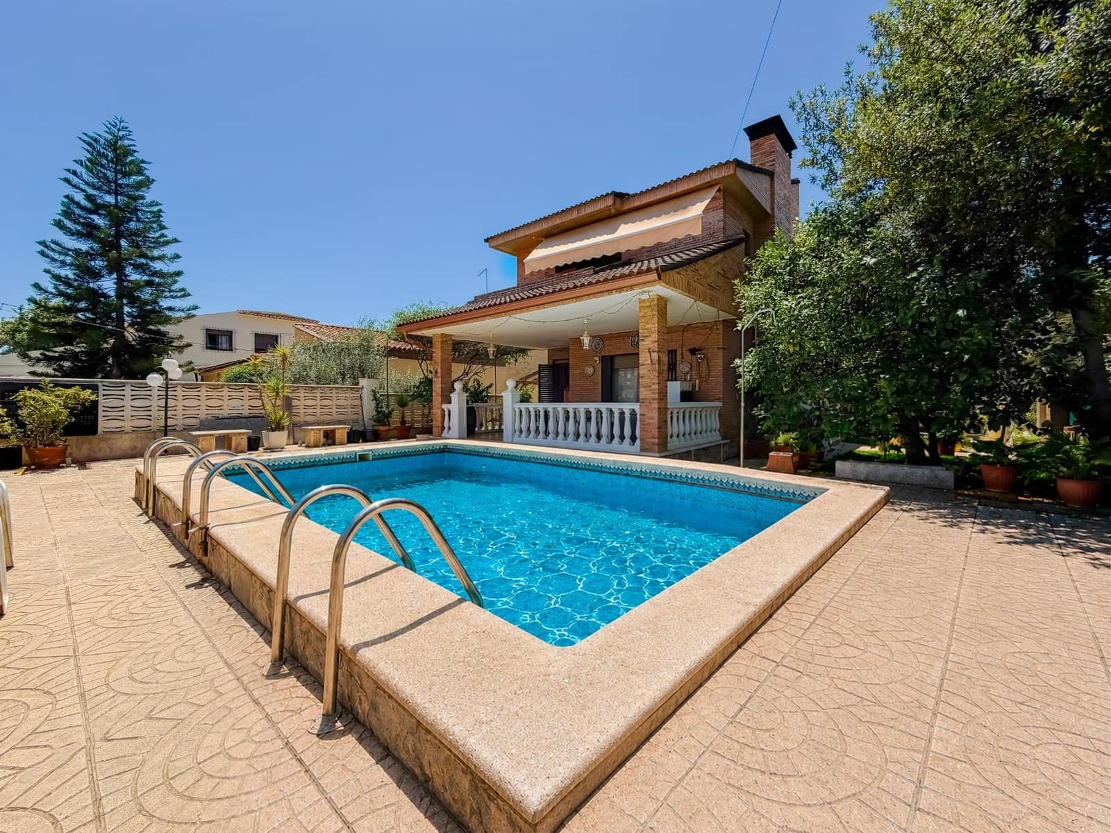 Chalet de 4 habitaciones en L'Eliana en venta con piscina garaje - 670.000 € (Ref: 9927515)