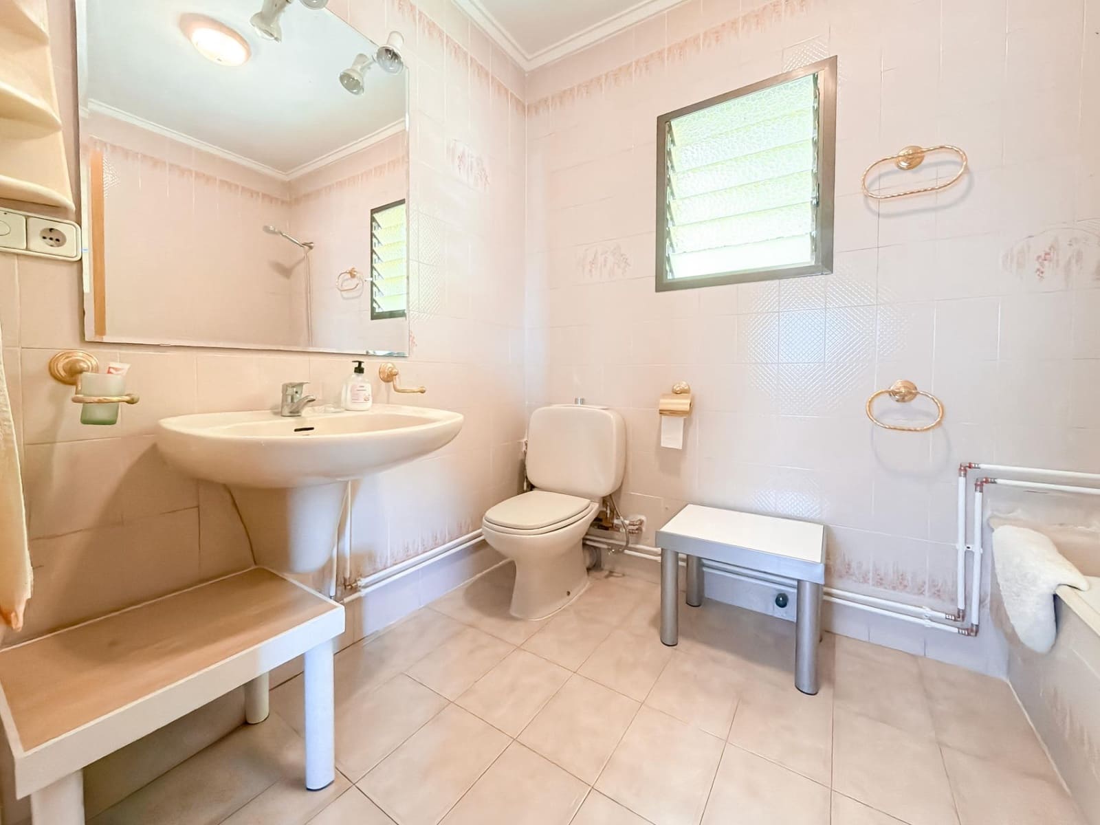 Chalet de 4 habitaciones en L'Eliana en venta con piscina garaje - 670.000 € (Ref: 9927515)