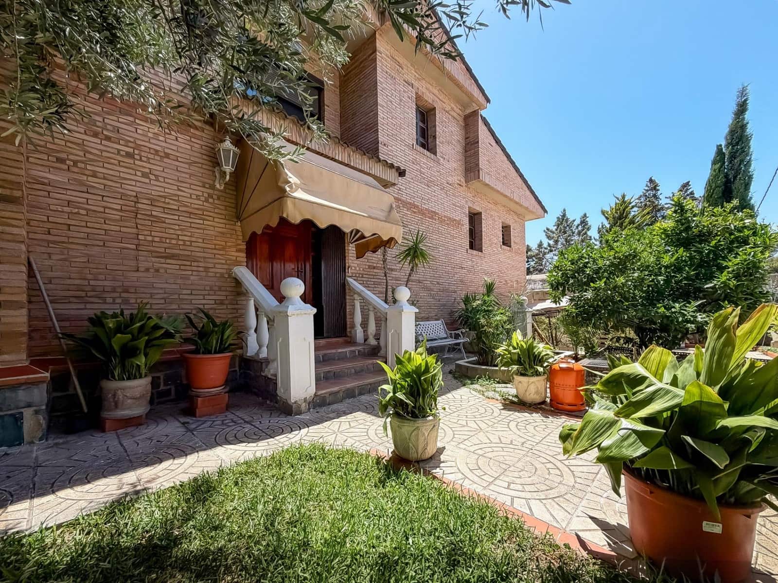 Chalet de 4 habitaciones en L'Eliana en venta con piscina garaje - 670.000 € (Ref: 9927515)