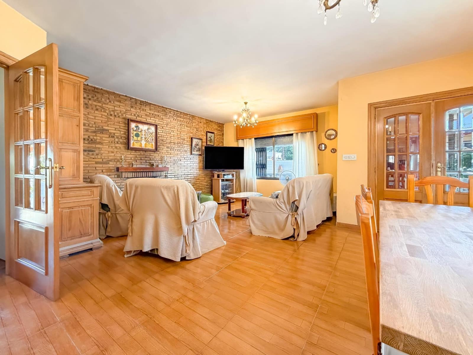 Chalet de 4 habitaciones en L'Eliana en venta con piscina garaje - 670.000 € (Ref: 9927515)