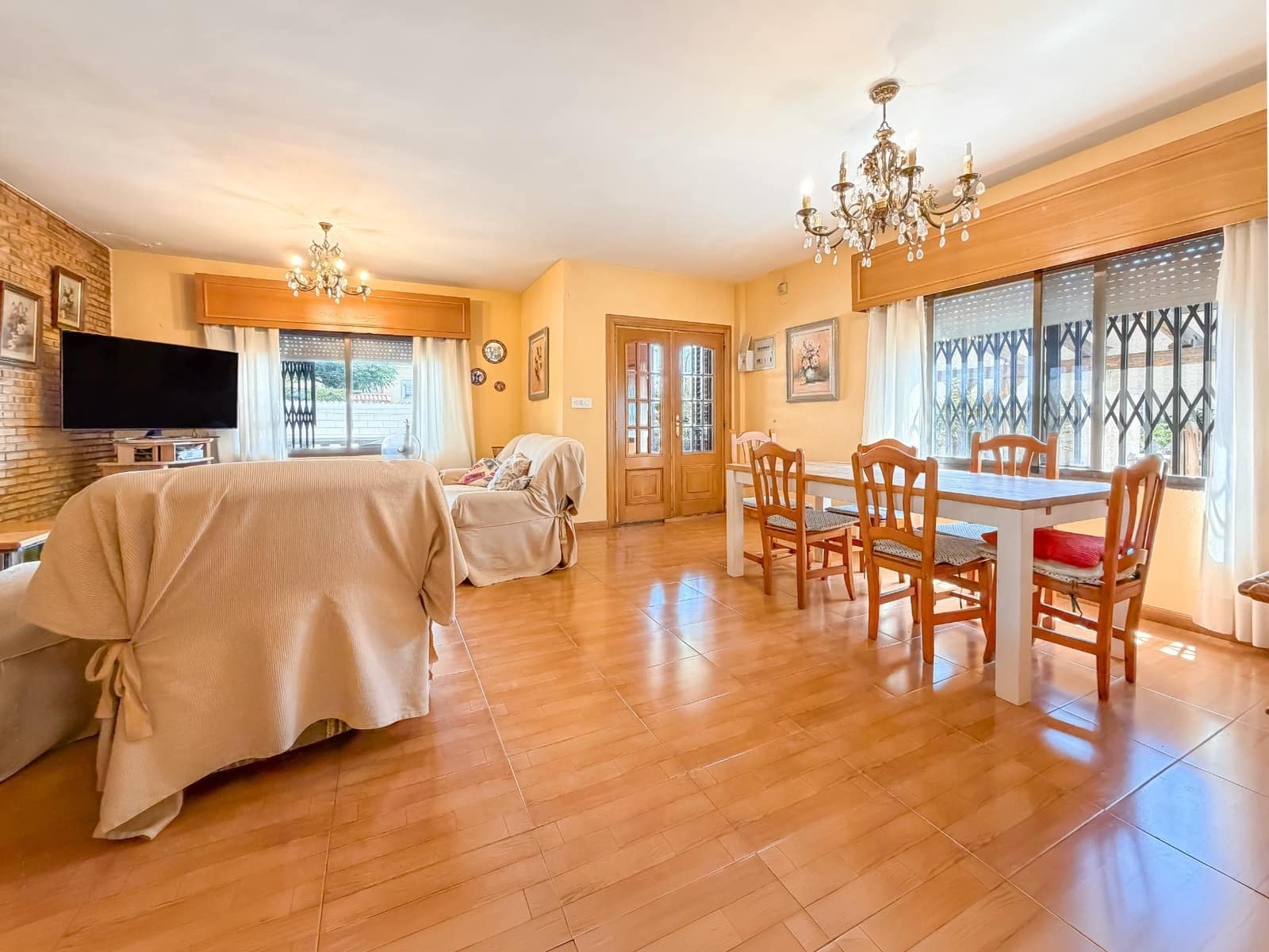 Chalet de 4 habitaciones en L'Eliana en venta con piscina garaje - 670.000 € (Ref: 9927515)