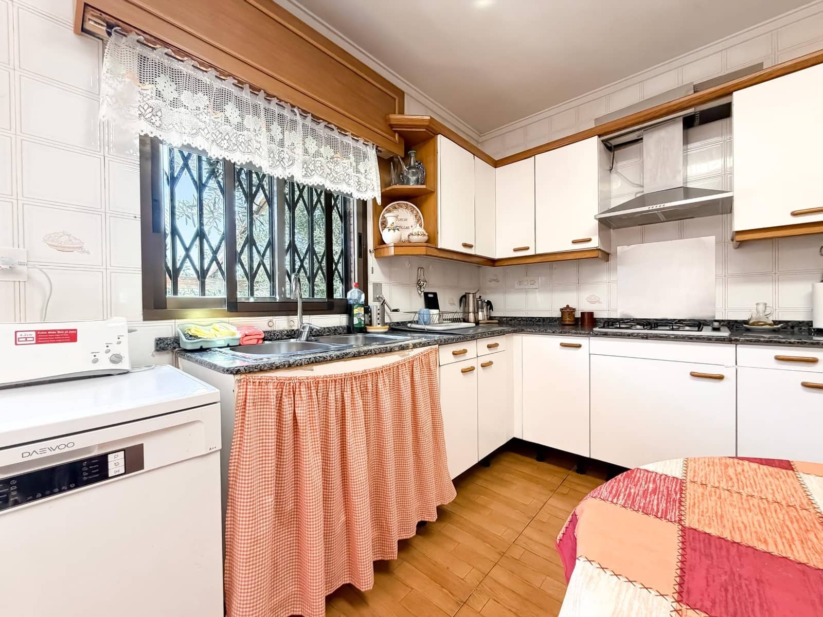 Chalet de 4 habitaciones en L'Eliana en venta con piscina garaje - 670.000 € (Ref: 9927515)
