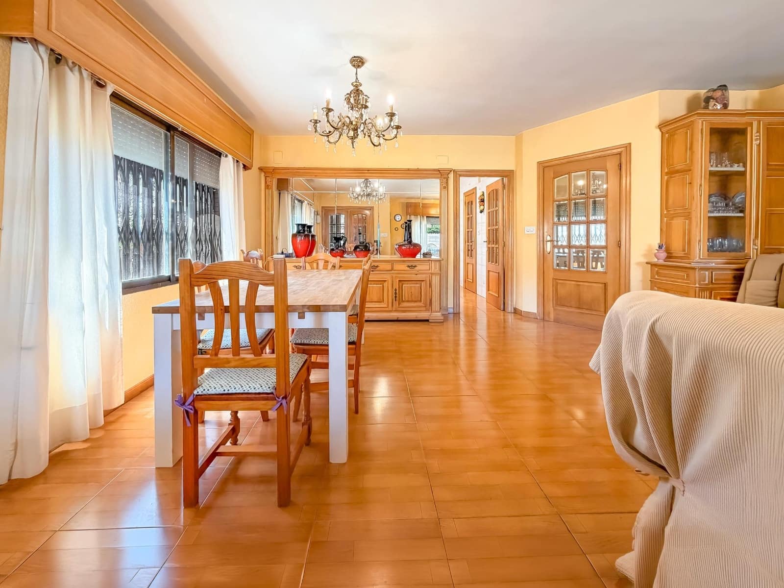 Chalet de 4 habitaciones en L'Eliana en venta con piscina garaje - 670.000 € (Ref: 9927515)