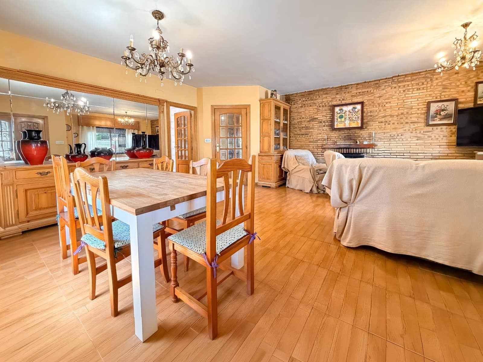 Chalet de 4 habitaciones en L'Eliana en venta con piscina garaje - 670.000 € (Ref: 9927515)