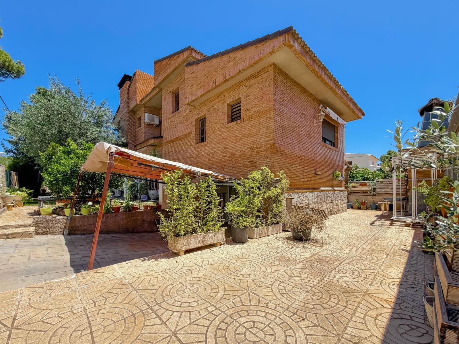 Chalet de 4 habitaciones en L'Eliana en venta con piscina garaje - 670.000 € (Ref: 9927515)