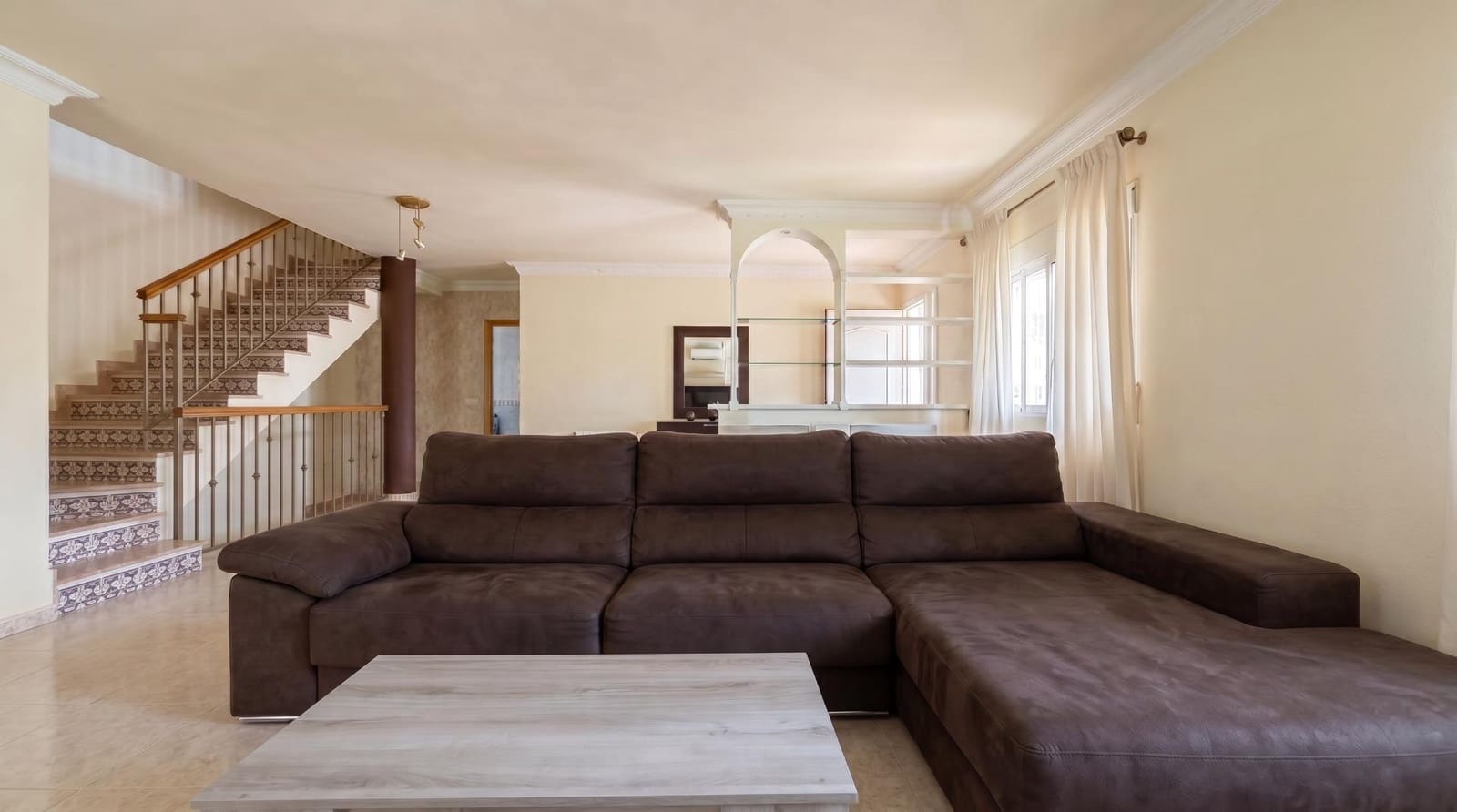 3 soveværelse Villa til salg i La Pobla de Vallbona med swimmingpool garage - € 465.000 (Ref: 9965359)