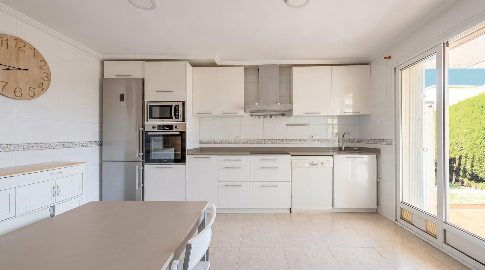 3 soveværelse Villa til salg i La Pobla de Vallbona med swimmingpool garage - € 465.000 (Ref: 9965359)