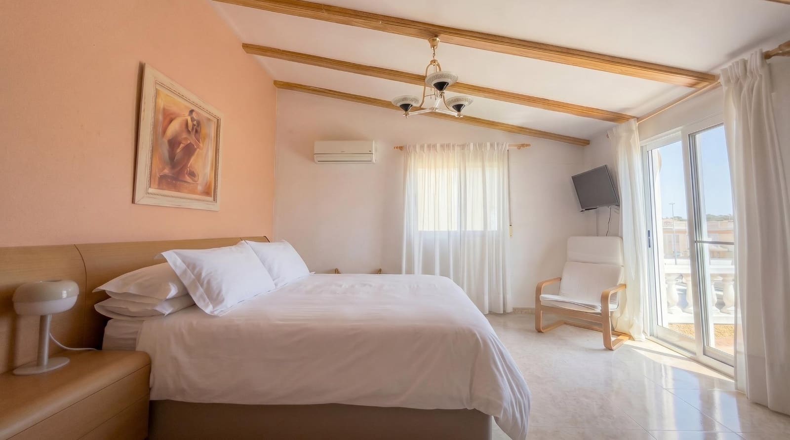 3 soveværelse Villa til salg i La Pobla de Vallbona med swimmingpool garage - € 465.000 (Ref: 9965359)