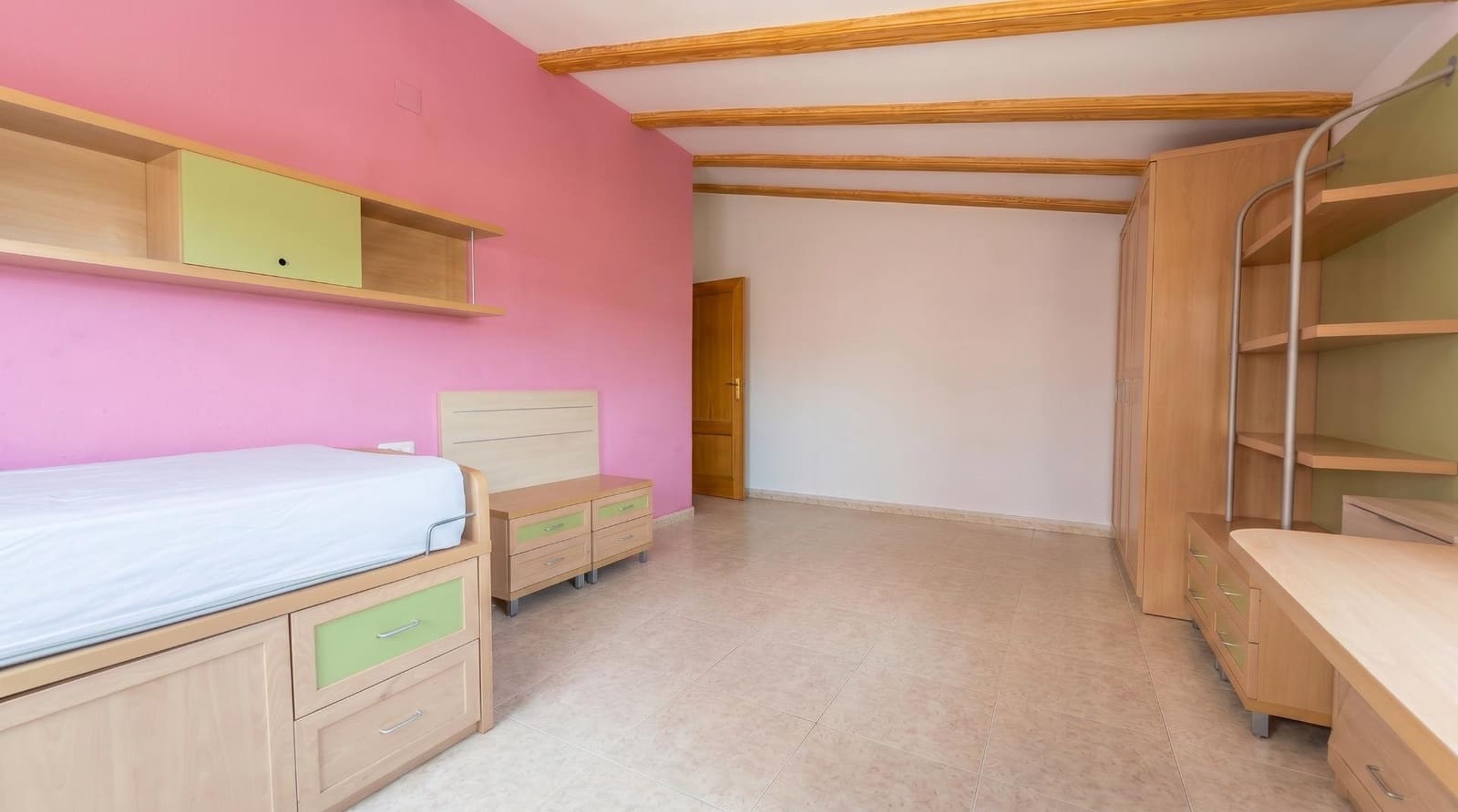 3 soveværelse Villa til salg i La Pobla de Vallbona med swimmingpool garage - € 465.000 (Ref: 9965359)