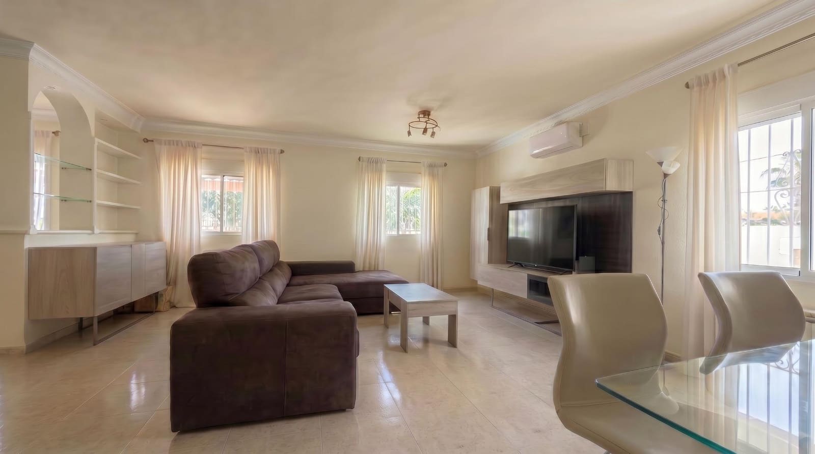 3 soveværelse Villa til salg i La Pobla de Vallbona med swimmingpool garage - € 465.000 (Ref: 9965359)